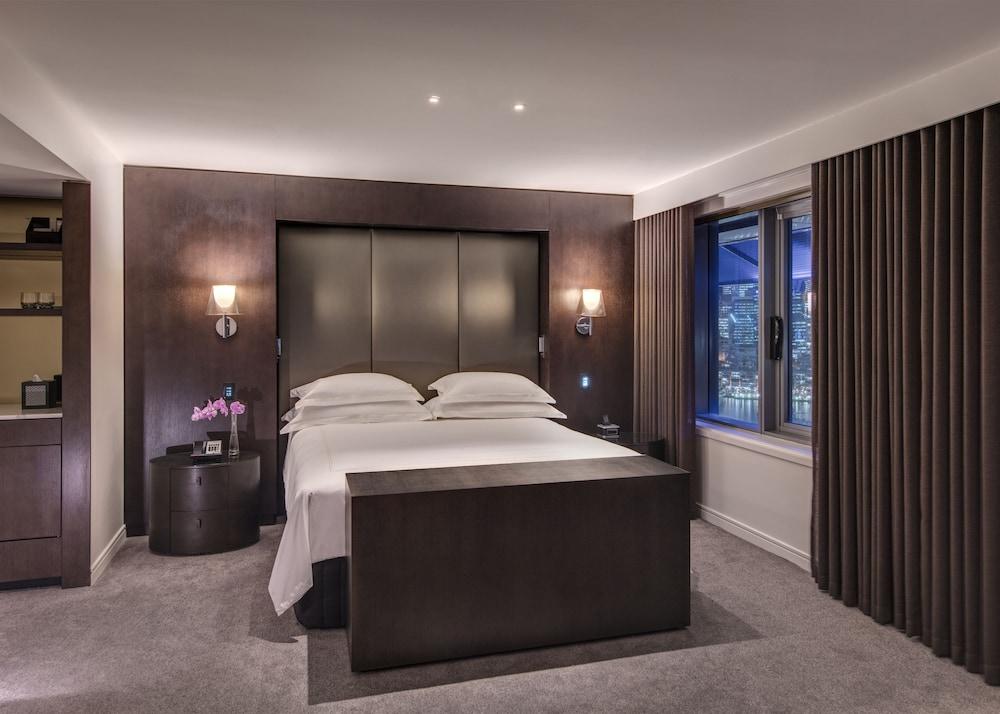 The Star Grand Hotel And Residences Sydney Ngoại thất bức ảnh A bedroom at the Mandarin Oriental London